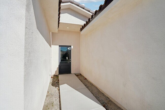 Building Photo - 64382 Spyglass Ave