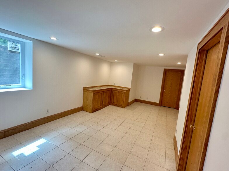 Building Photo - 7301 Glouchester Dr