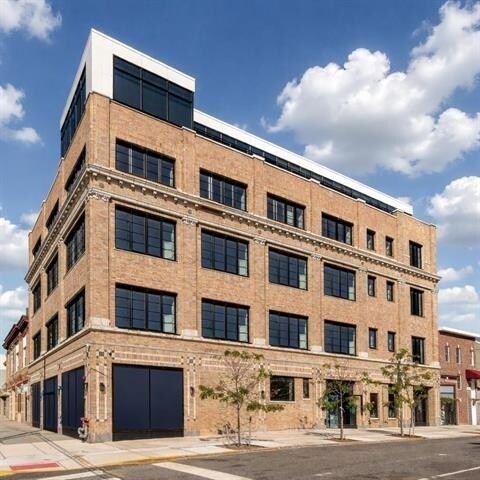 Building Photo - 142 Charles St