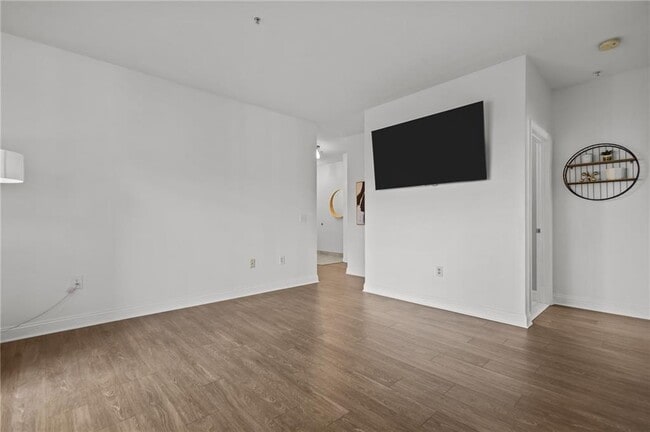 Building Photo - 106 E Mill St