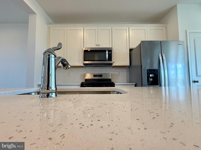 Building Photo - 79 Abigail St