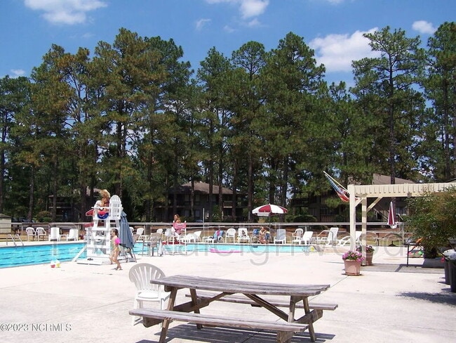 Building Photo - 220 Foxkroft Dr