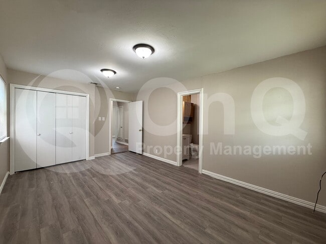 Building Photo - 362 S Shore Pl