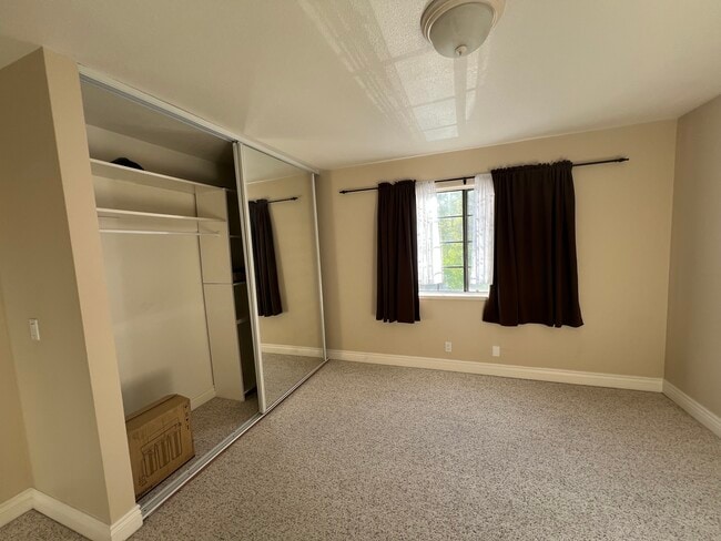 Building Photo - 3188 Heather Ridge Dr