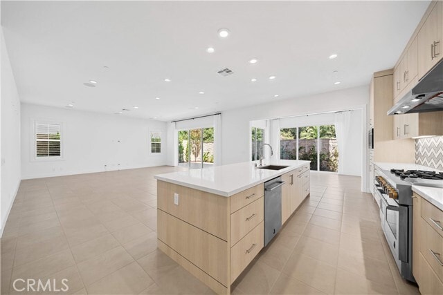 Building Photo - 360 Riverbend