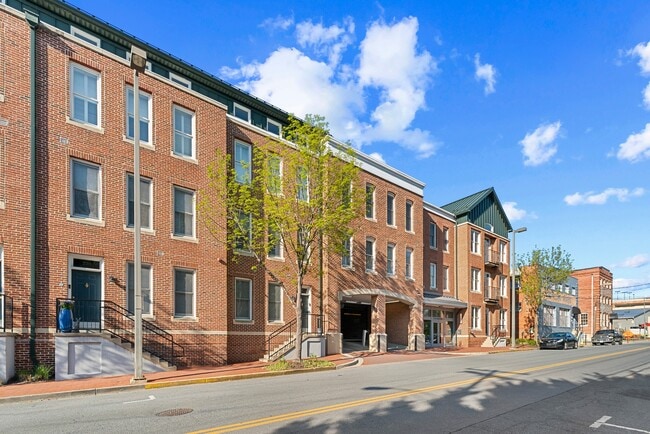 Building Photo - 35 E All Saints St