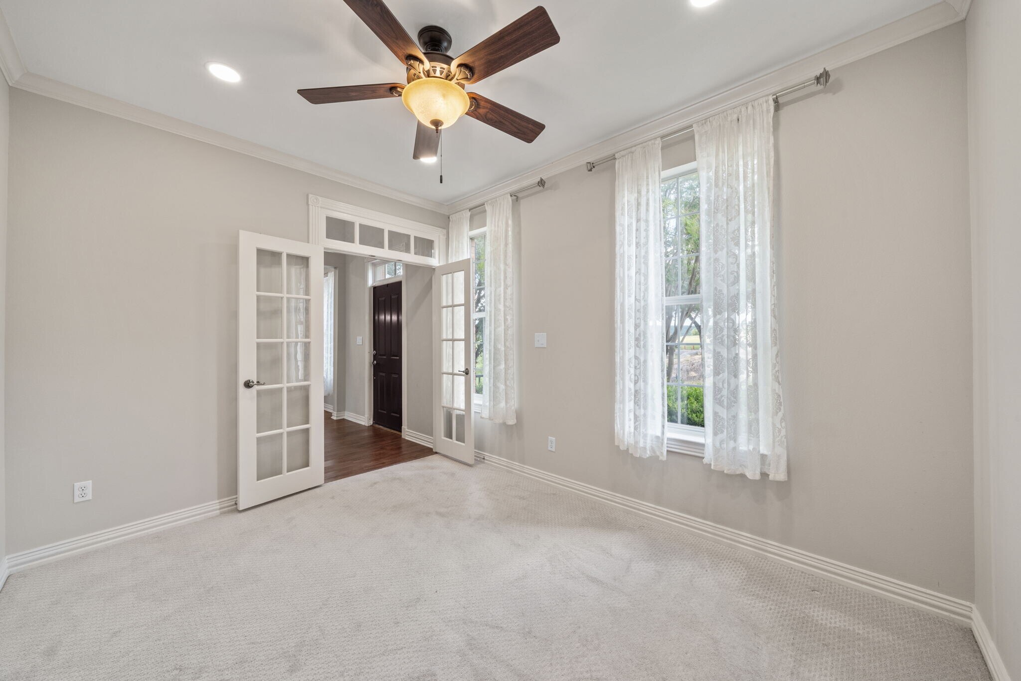 Building Photo - 10809 Range View Dr