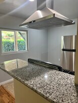 Building Photo - 1391 N Altadena Dr