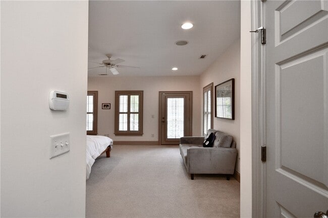 Building Photo - 324 Village Walk Ln