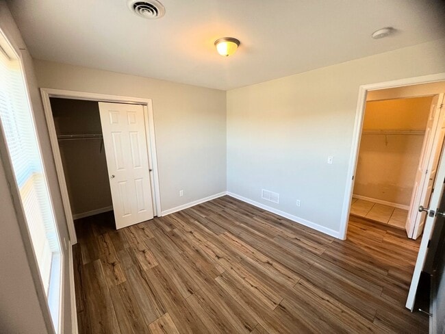 Building Photo - Newly Renovated Fenced Home Close to FLW!