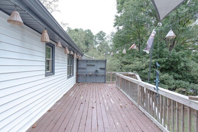 Building Photo - 2702 Davenport Rd NW