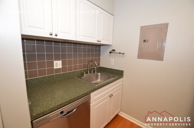 Building Photo - 13 silverwood circle #10