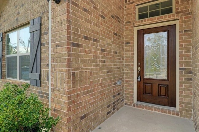Building Photo - 330 Briar Park Dr