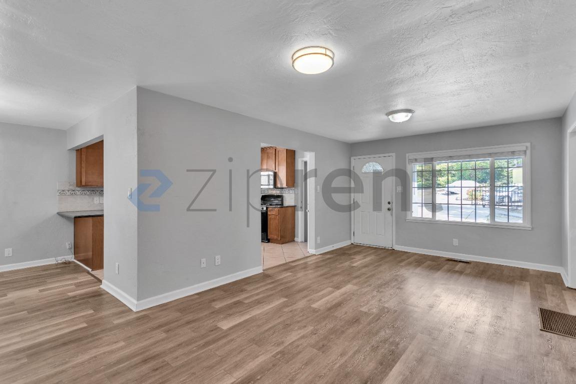 Building Photo - Unit