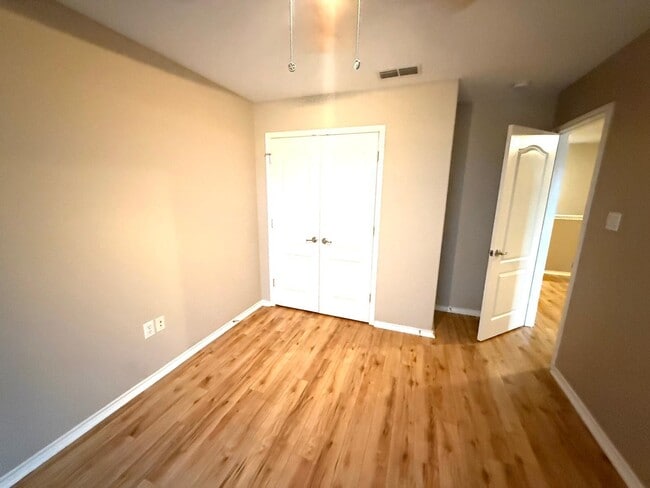 Building Photo - 9310 Albany Dr