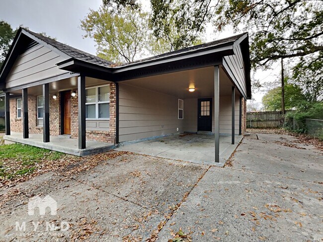 Building Photo - 8206 Whitehead Dr