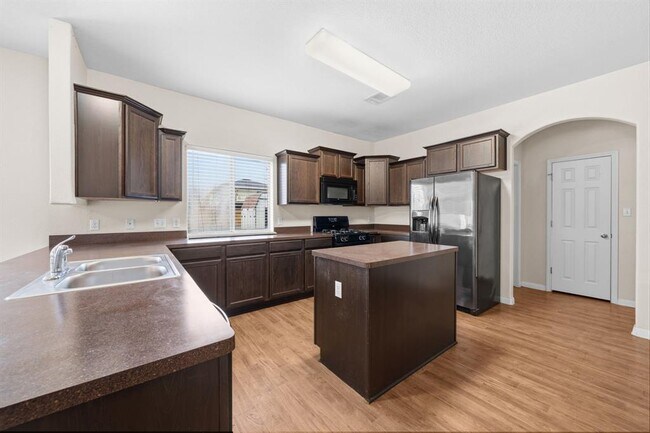 Building Photo - 601 Silver Wing Dr