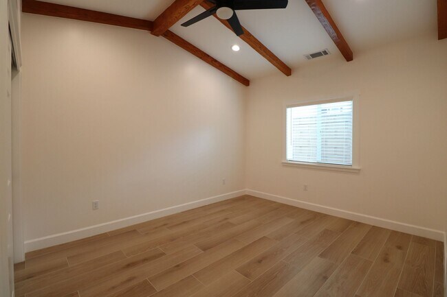 Building Photo - Foxenwood ADU