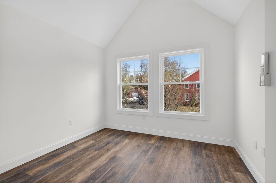 Building Photo - 371 Cabot St