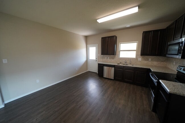 Building Photo - 745 Tupelo Tank Dr