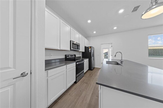 Building Photo - 15633 Water Spring Blvd