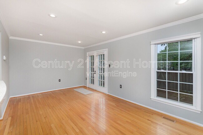 Building Photo - 2514 S Arlington Mill Dr