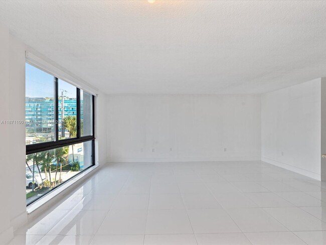 Building Photo - 9800 W Bay Harbor Dr