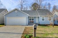 Building Photo - Knoxville 37919 - 3 bedroom, 2 bath home with a bright sunroom - Contact Ray Gaudet RAYGAUDET@OUT...