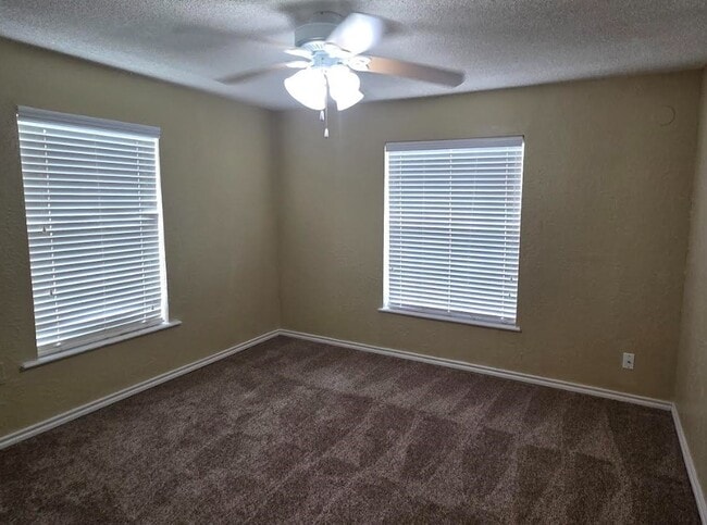 Building Photo - 1211 3rd St