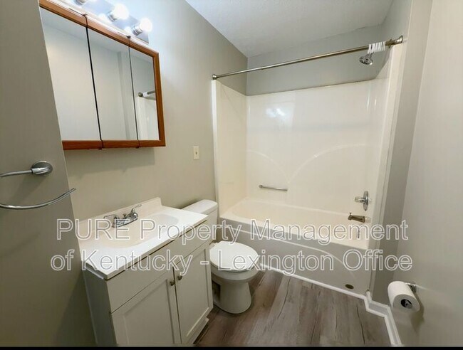 Building Photo - 222 Buffalo Trce