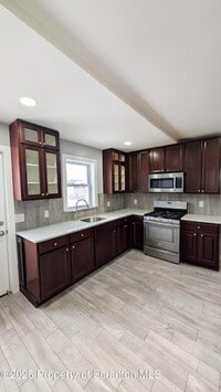 Building Photo - 124 Willow St