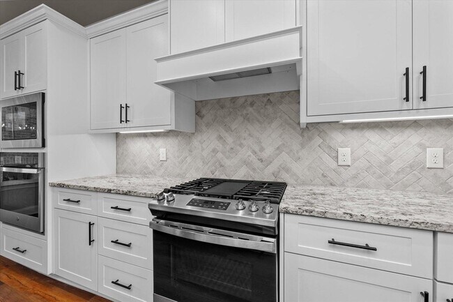 Building Photo - 2987 Rosewood Dr