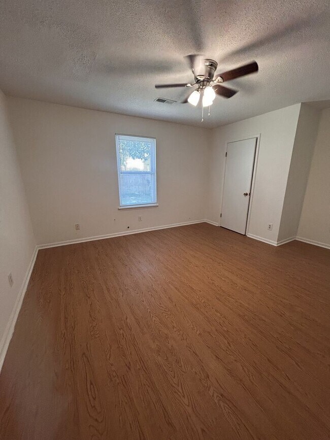 Building Photo - Affordable 2BR Duplex in Ladson!