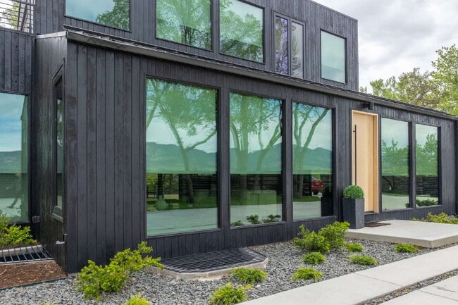 Building Photo - Modern Luxury Rental with Unobstructed Flatiron Views