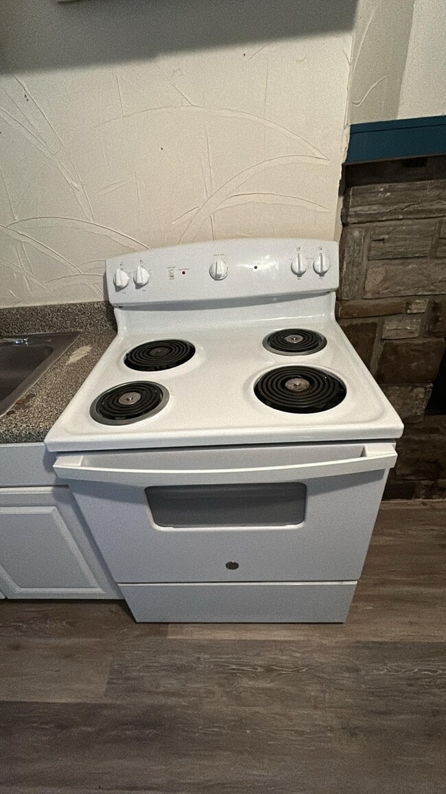 Building Photo - 18 N Church St