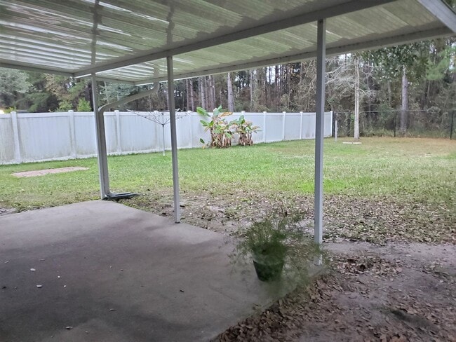 Building Photo - 4 Bedroom 2 Bath home located in heart of ...
