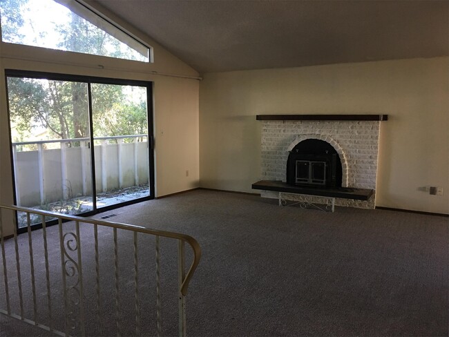 Building Photo - 4426 Holly Ln NW