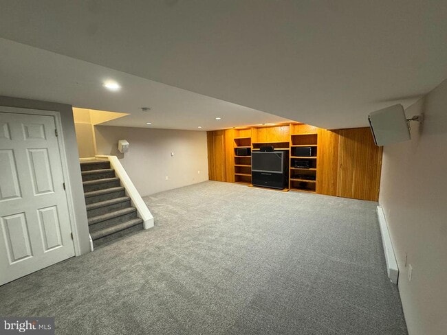 Building Photo - 905 Kennedy Ct