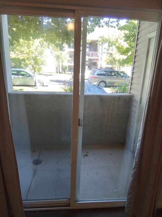 Building Photo - Willow Springs Condo