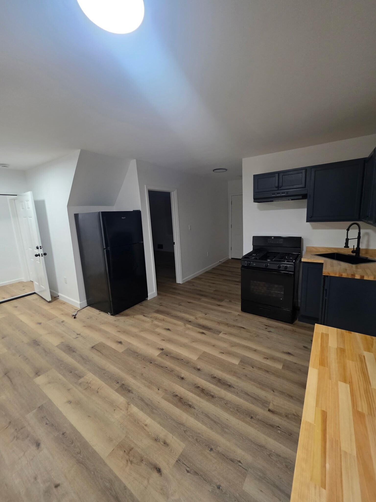 Building Photo - 3061 W 46th St
