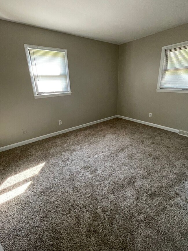 Building Photo - 4205 Oak Forest Dr