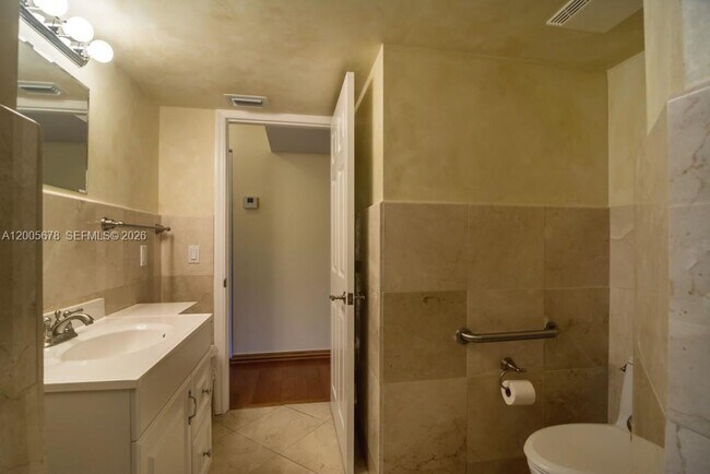 Building Photo - 1237 Aduana Ave