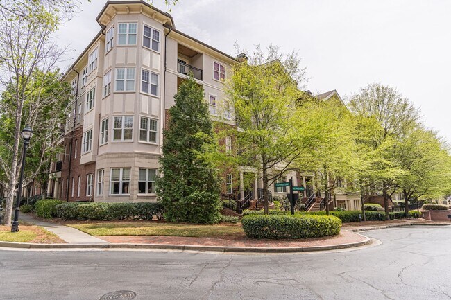 Building Photo - Excellently maintained 1 bedroom, 1.5 bath...