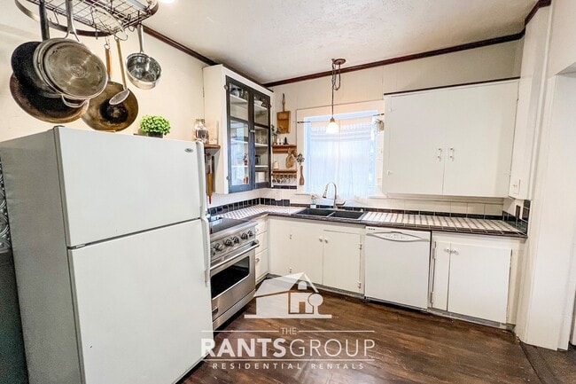 Building Photo - Charming historical home in Tenino!