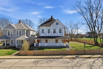 Building Photo - Contemporary 4bed/3bath with Private Yard