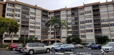 Building Photo - 1400 St Charles Pl