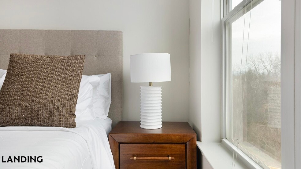 Building Photo - 909 Mansion Dr