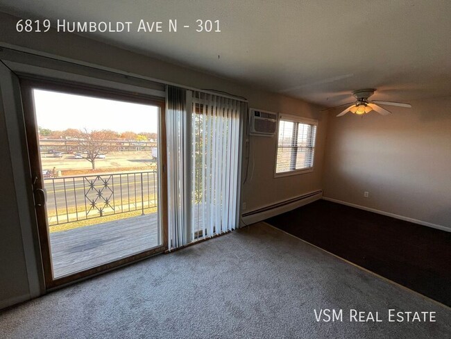 Building Photo - Spacious 2 Bedroom 1 Bathroom Unit - Avail...