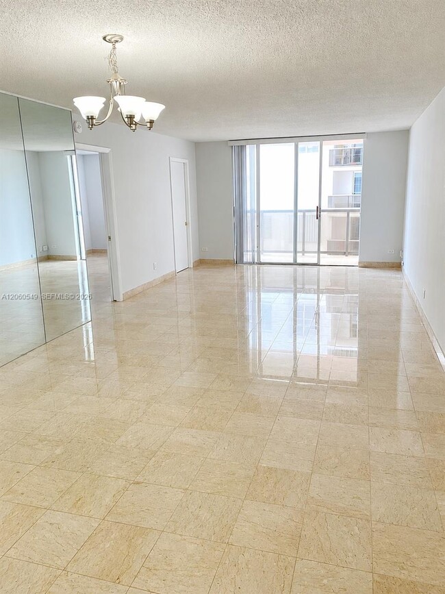 Building Photo - 6039 Collins Ave