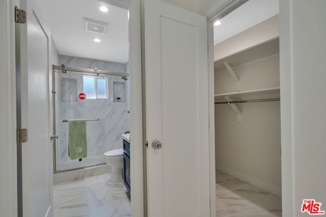 Building Photo - 5128 W 133rd St